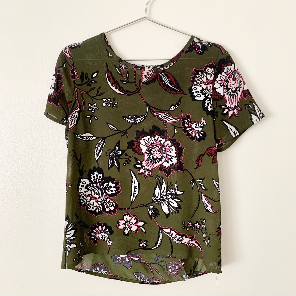 | philosophy • floral back slit print top • size xs |